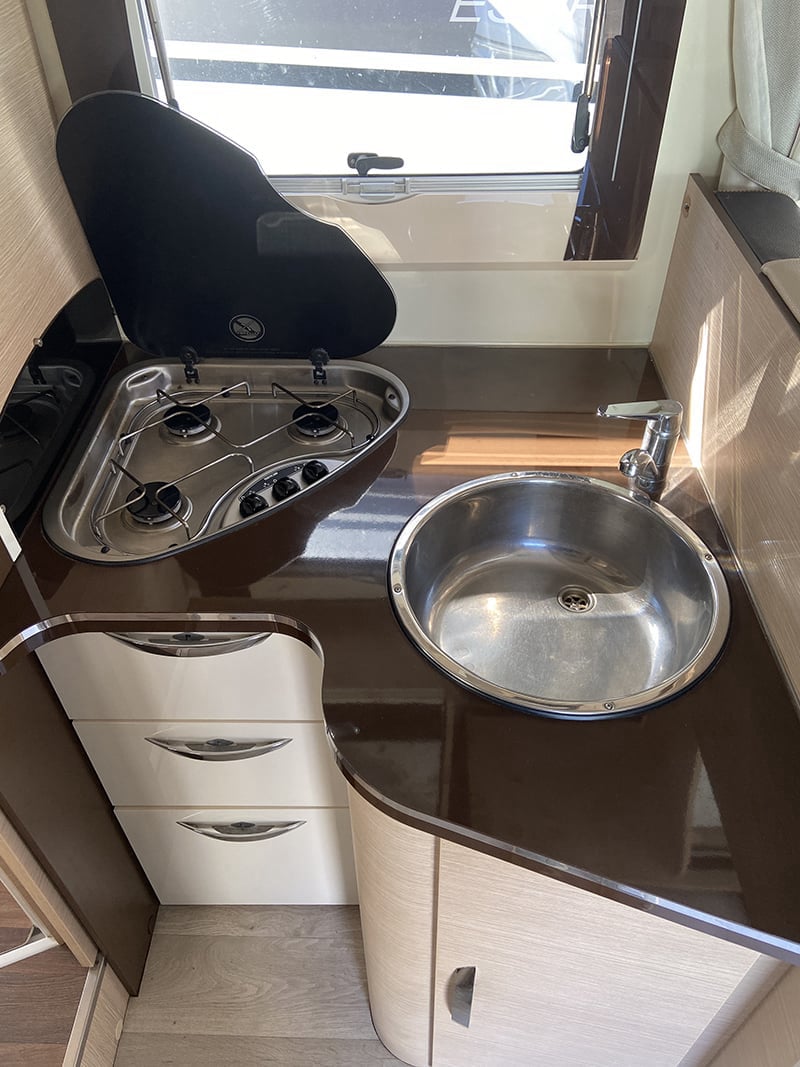 Profilé McLouis MC4 77 Gold espace cuisine protections ouvertes