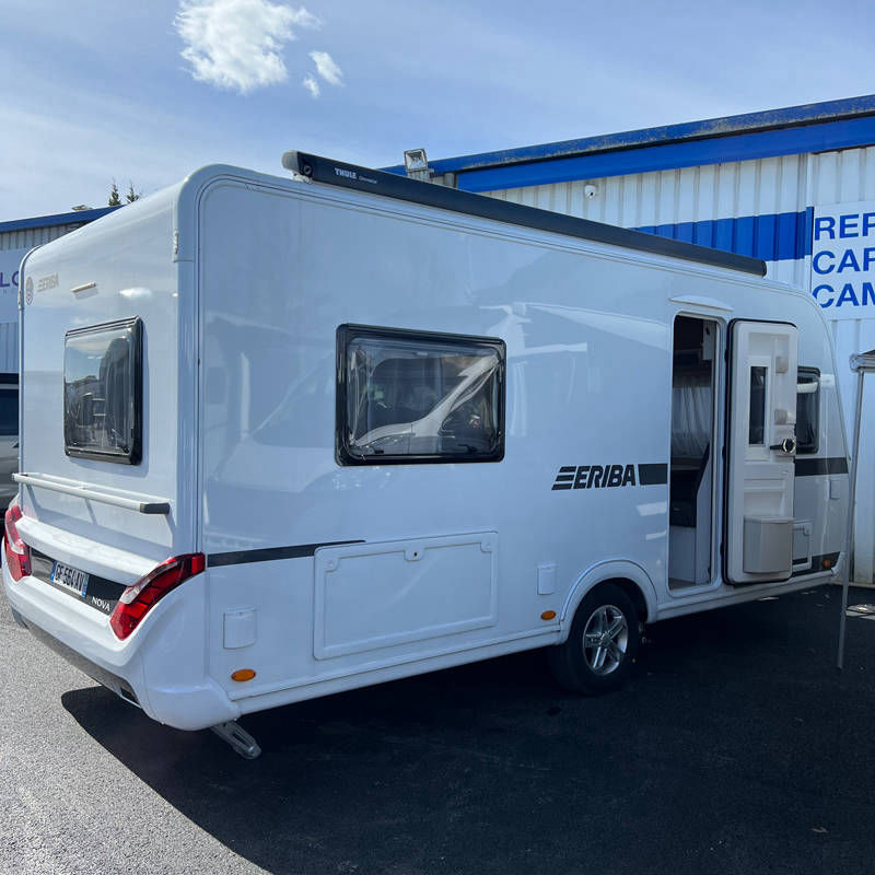 Caravane Eriba Nova 445 profil droit porte ouverte