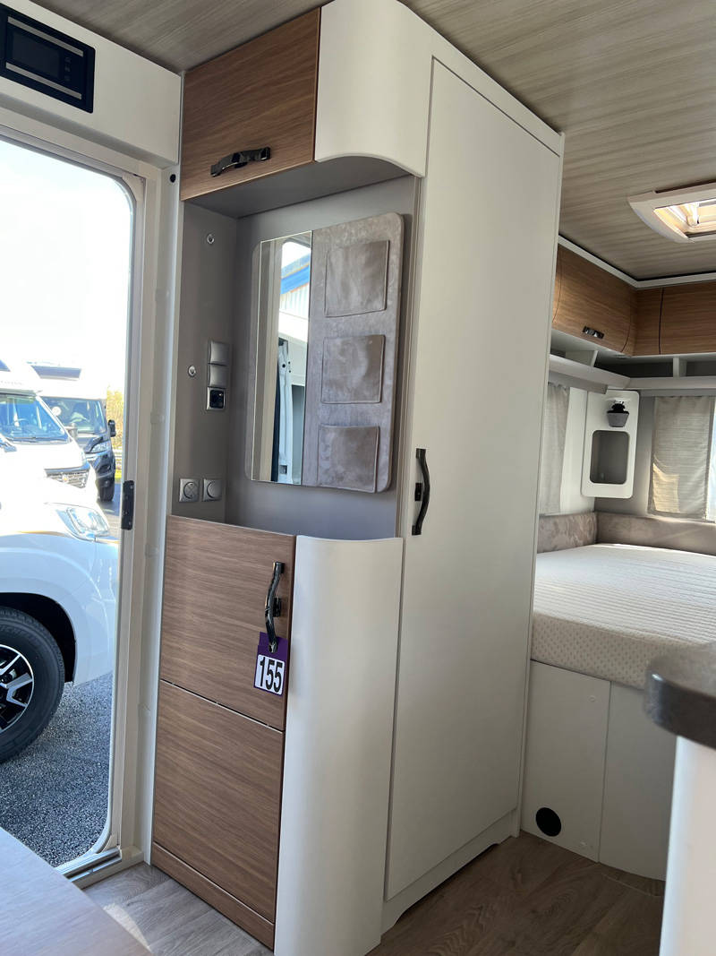 Caravane Eriba Nova 445 Vue intérieure