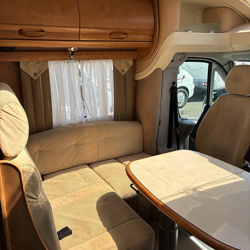 Profilé Rapido 7065 Plus espace salon autre vue