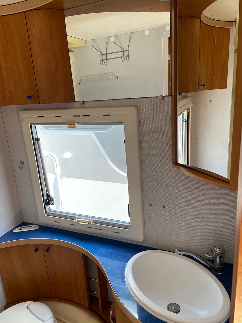 Profilé Rapido 775F espace sanitaire lavabo
