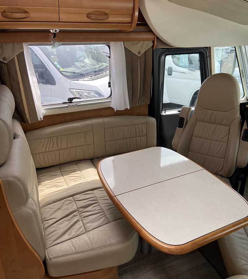 Intégral Rapido 992 M espace petit salon