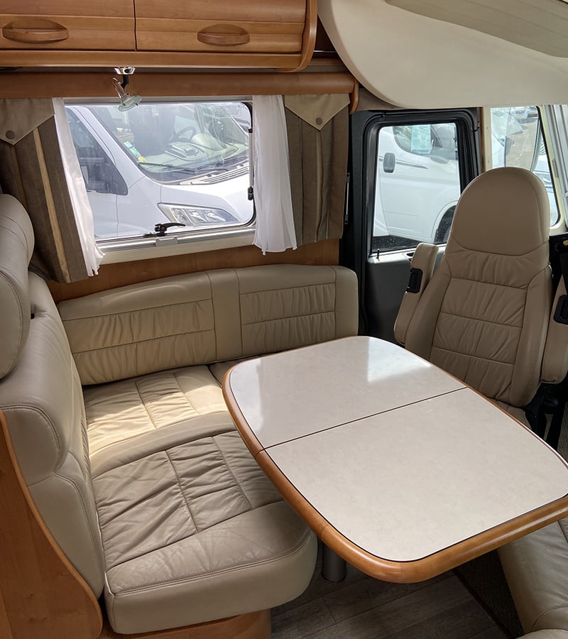 Intégral Rapido 992 M espace petit salon