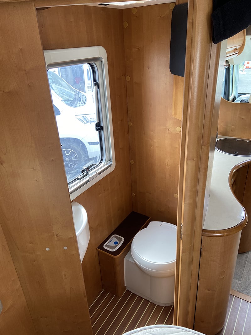 Intégral Rapido 992 M espace sanitaire complet