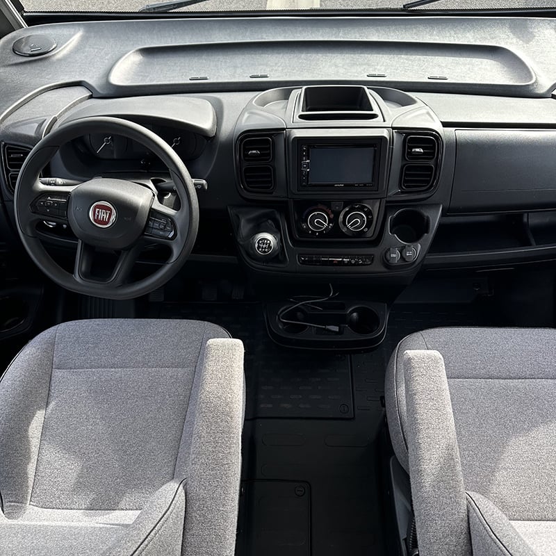 Intégral Sunlight i69L cabine de pilotage