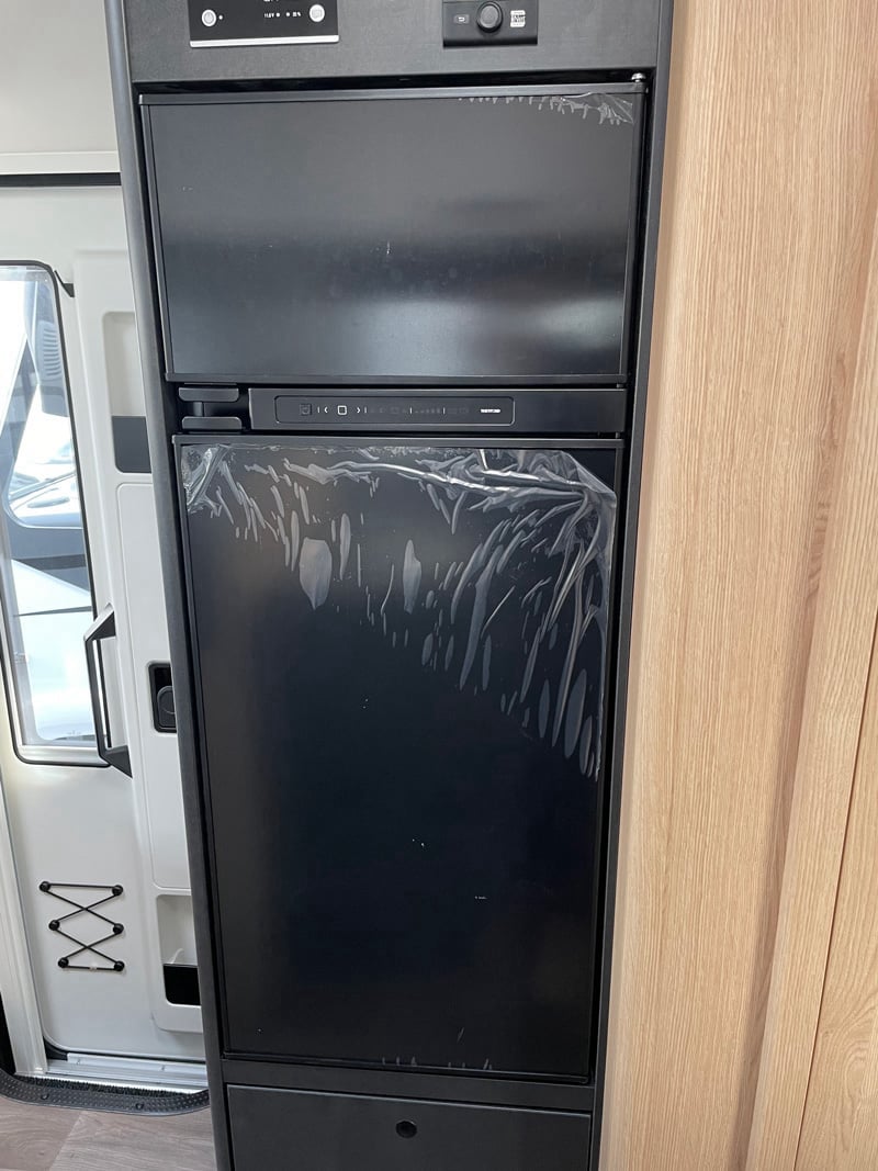 Intégral Sunlight i69 L Grand réfrigérateur avec freezer