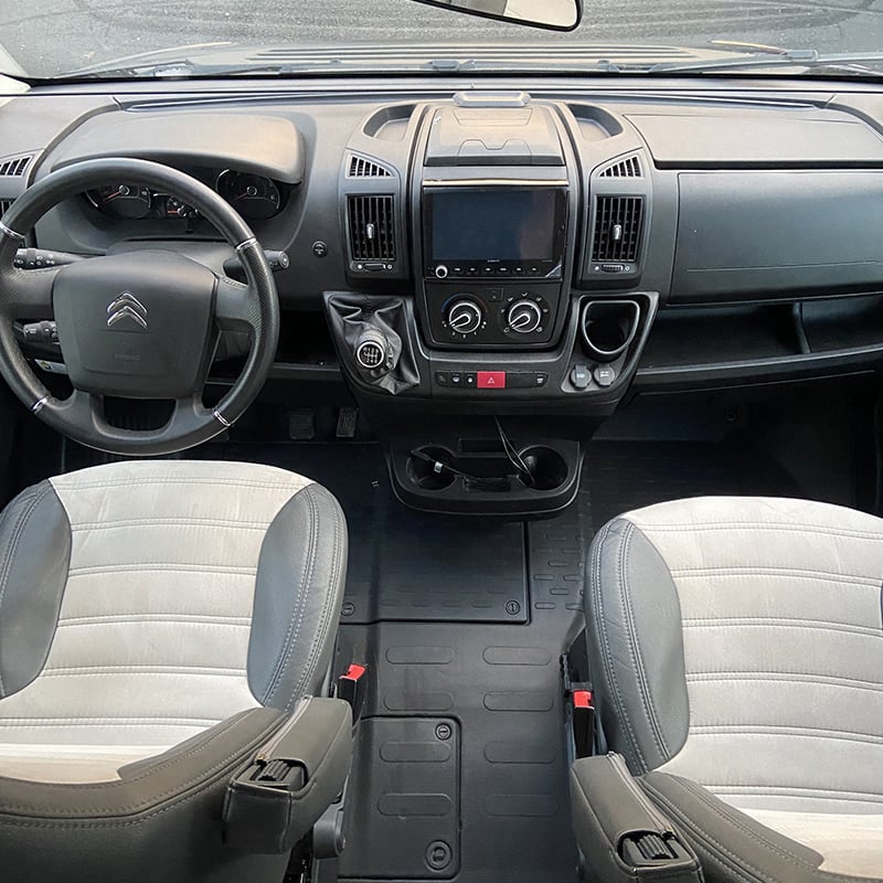 Profilé Sunlight T69 LC Adventure Line cabine de pilotage