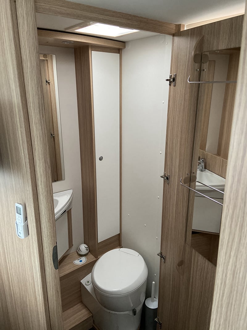 Profilé Sunlight T69 LC Adventure Line espace sanitaire