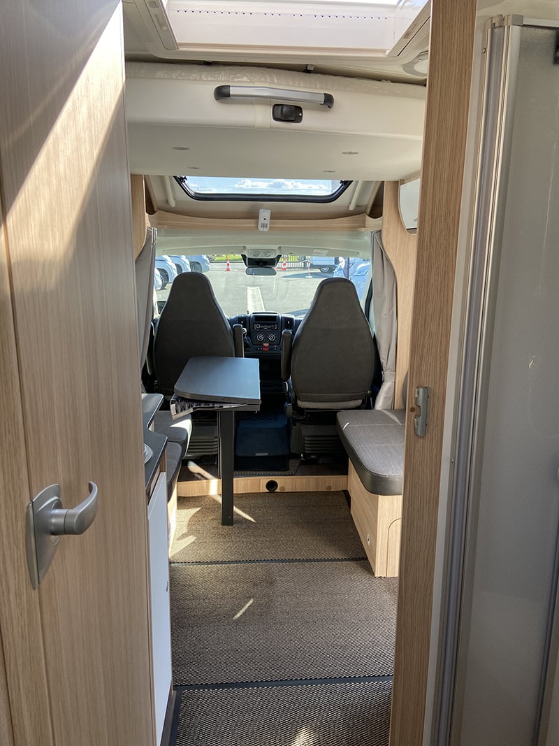 Profilé Sunlight T69 LC vue intérieure salon