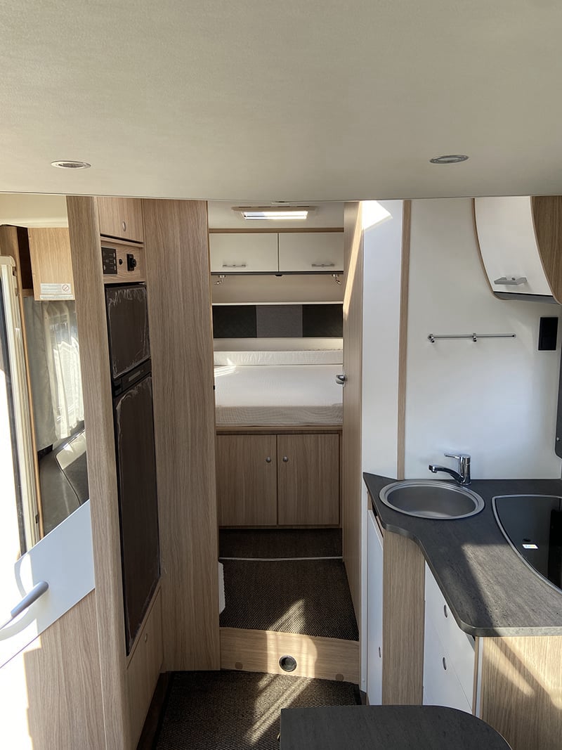 Profilé Sunlight T69 LC vue intérieur couchage