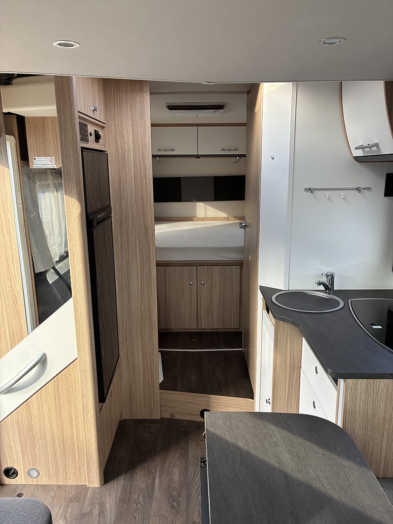 Profilé Sunlight T69 LC vue intérieure couchage