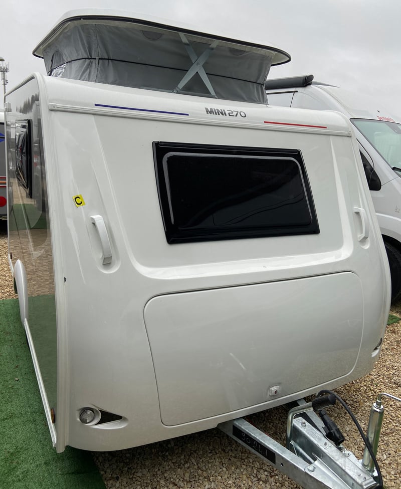 Caravane Trigano Silver Mini Freestyle 270 face avant toit ouvert