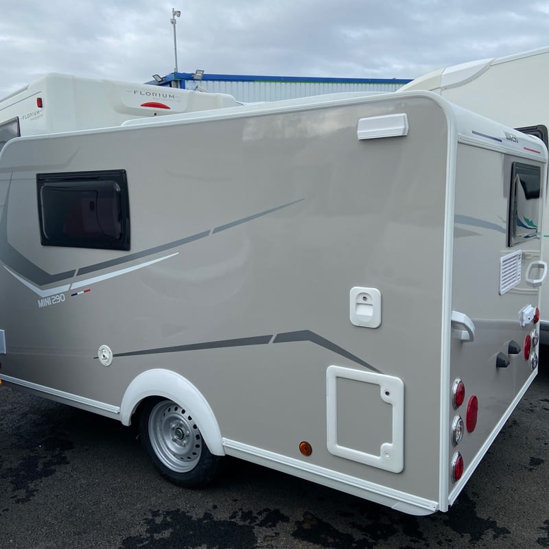 Caravane Trigano Silver Mini Freestyle 290profil arrière gauche