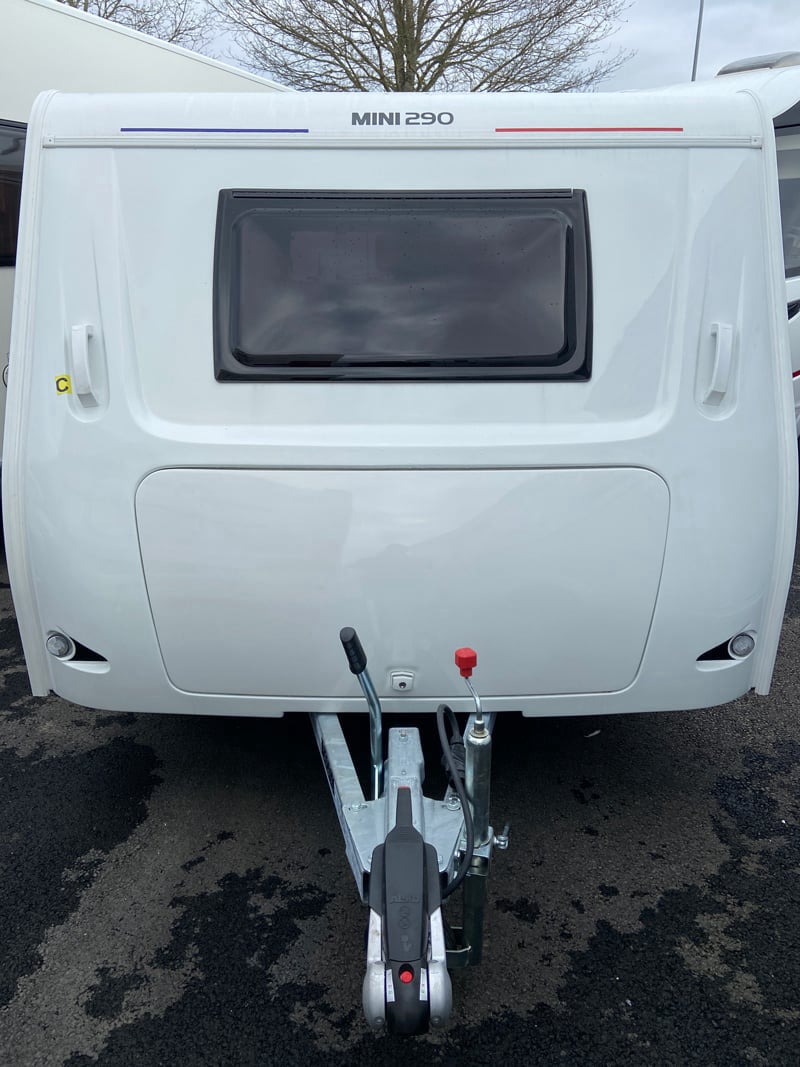 Caravane Trigano Silver Mini Freestyle 290 face avant toit fermé
