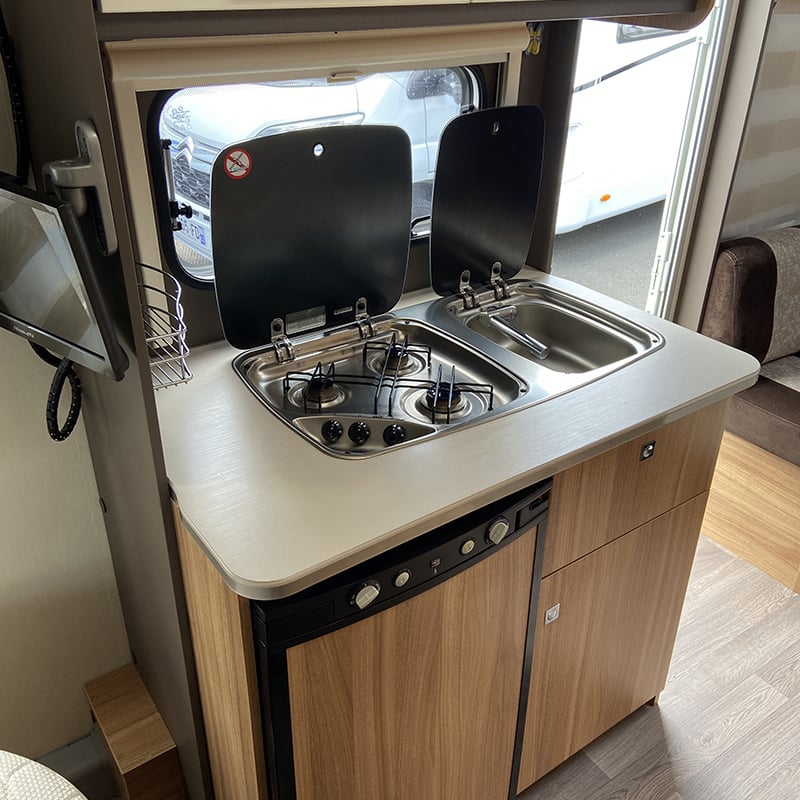 Caravane Steckeman Starlett 480 CP Confort espace cuisine