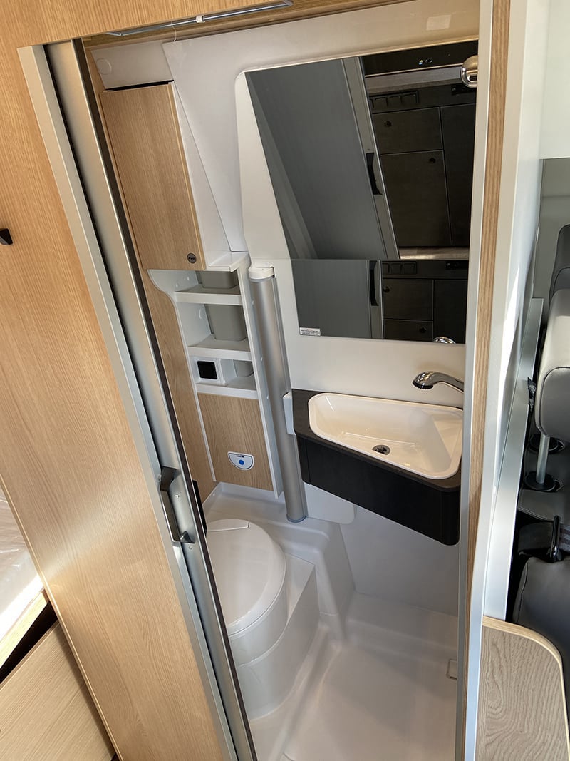 Sunlight Cliff X 600 espace sanitaire